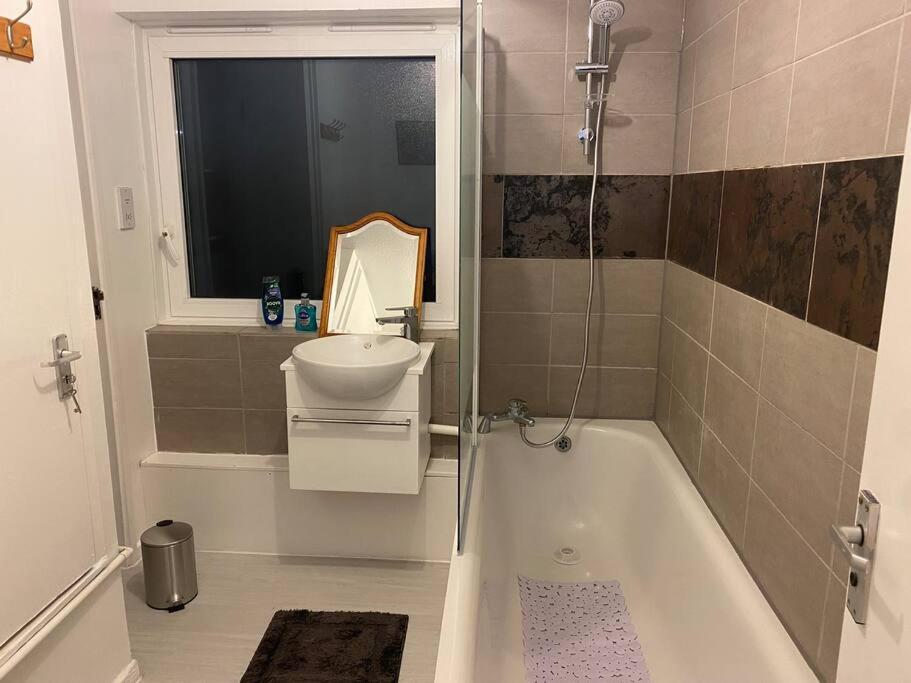 2 Bedroom Flat Camberwell Grove 런던 외부 사진